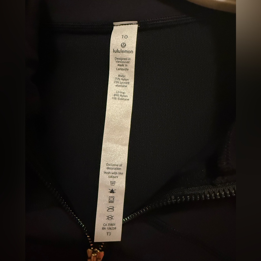#546 NWOT Lululemon Define Jacket Cropped *Gold Black - Sz 10 - Wordmark (Rare) - Picture 5 of 5